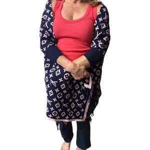 Monogrammed shawl with sleeves